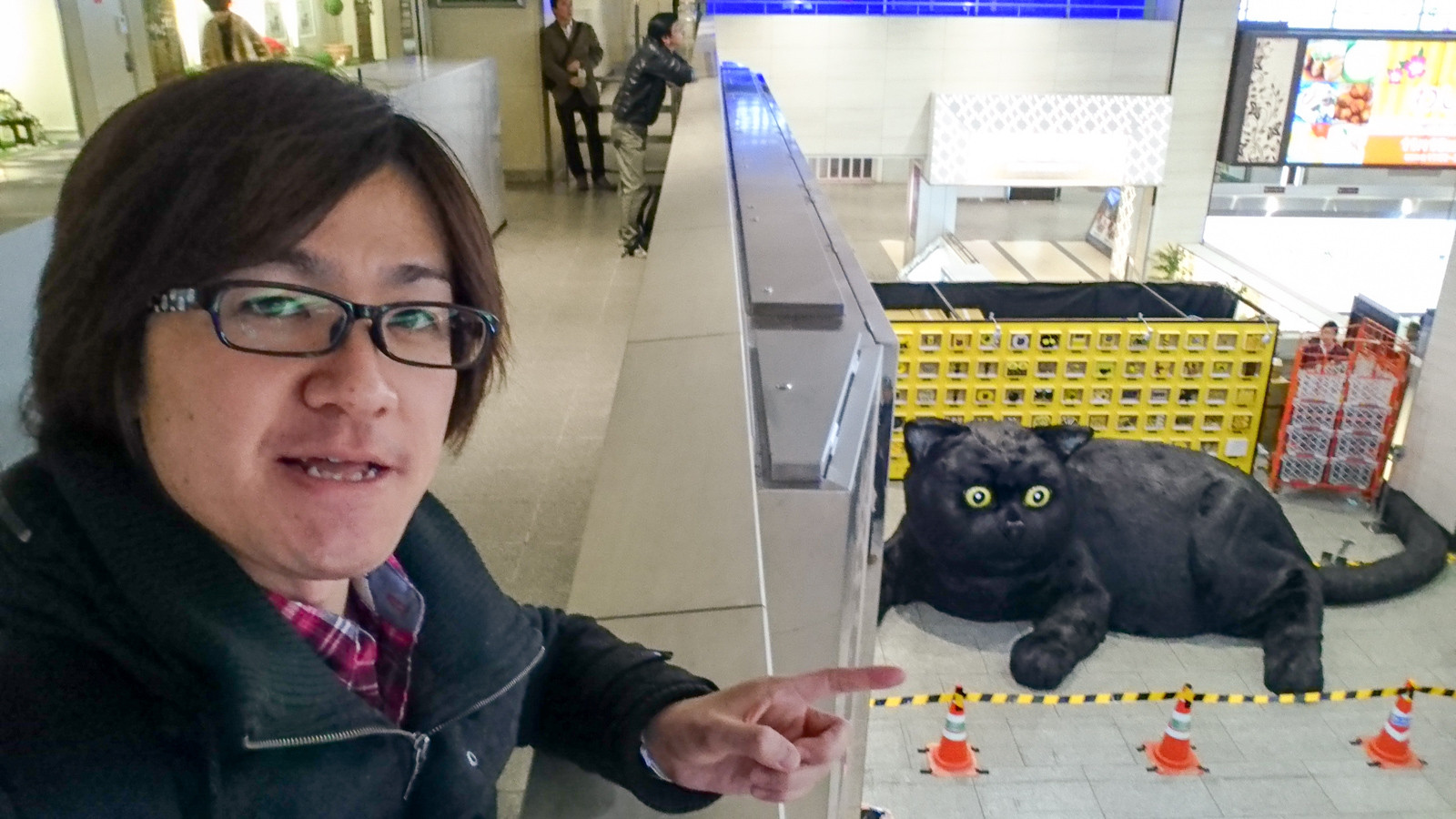 PR】巨大クロネコが大阪・阪急梅田にキタ～！全国7ヵ所目の大混雑