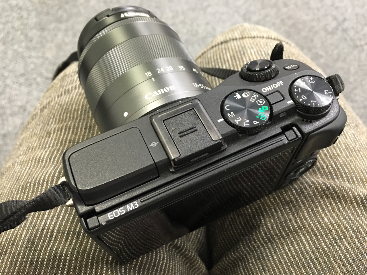 Canon EOS M3のネジがなくなったけど、キヤノンで無料で直してくれた 