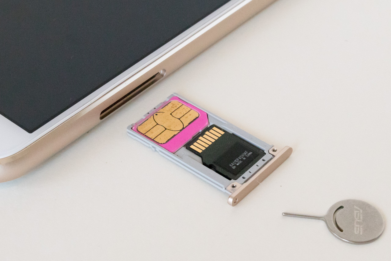 ZenFone3でmicroSDカードを使うときにはSIMカードは1枚だけしか挿せない